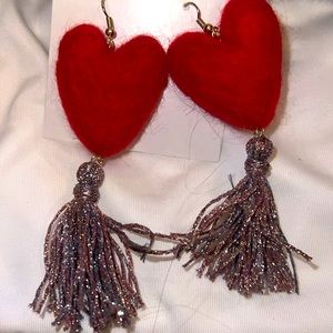 🩷Southern Poms heart fringe earrings